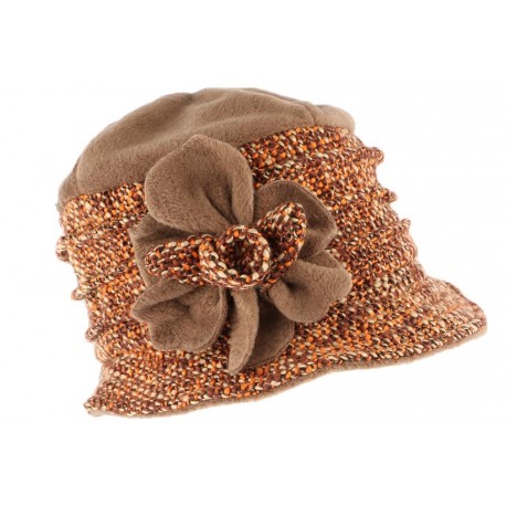 Chapeau bonnet en laine bouillie avec fleur –